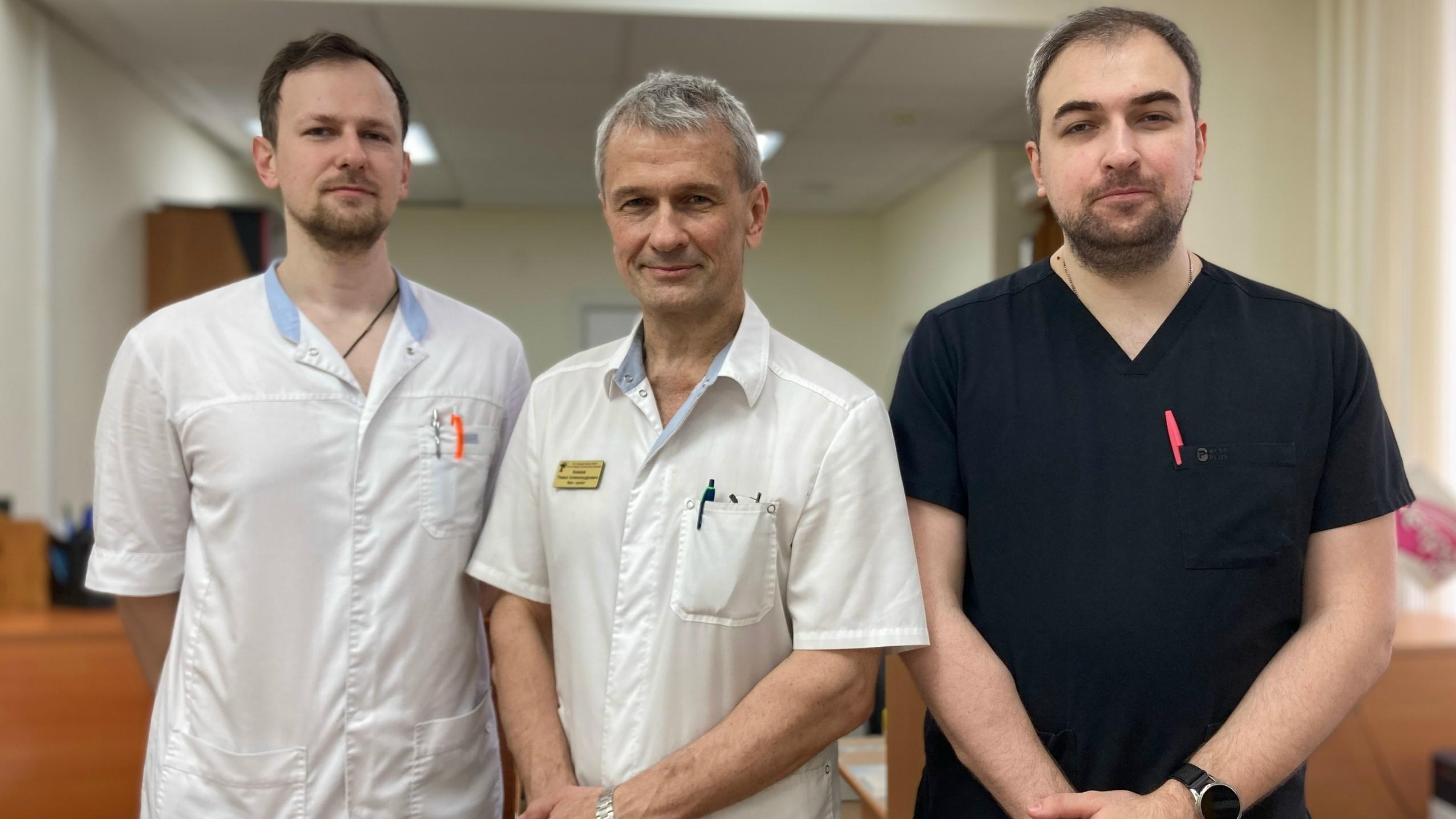 на фото: Александр, Павел и Дмитрий Кожаки (БСМП им Н.А. Семашко)